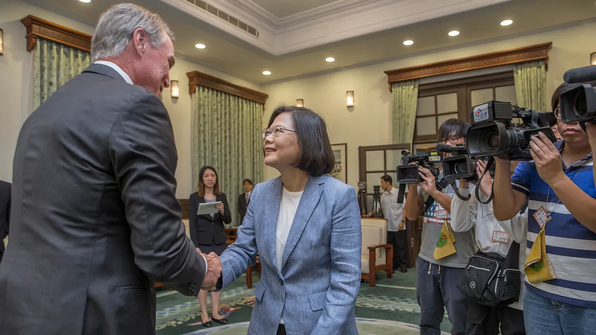 2018年6月1日,蔡英文總統接見美國聯邦參議員蒲度(David Perdue)(總統府) 2018年6月1日,蔡英文總統接見美國聯邦參議員蒲度(David Perdue)(總統府)