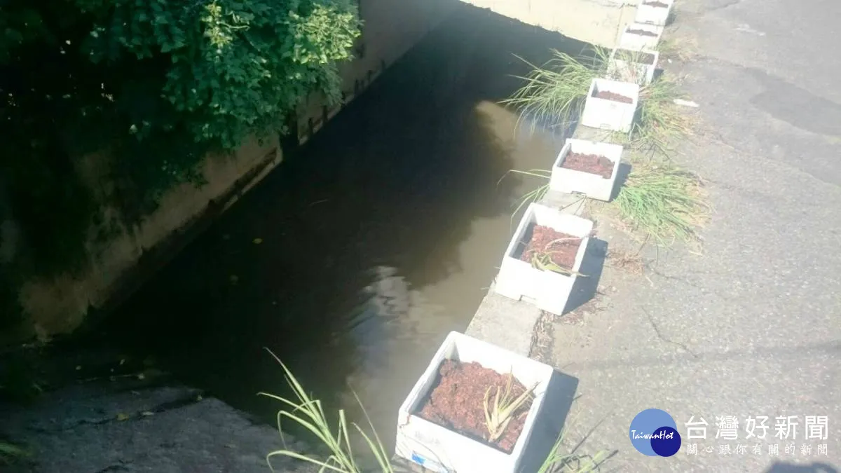 百姓自力救濟 花壇鄉斑鳩路保麗龍箱充當護欄
