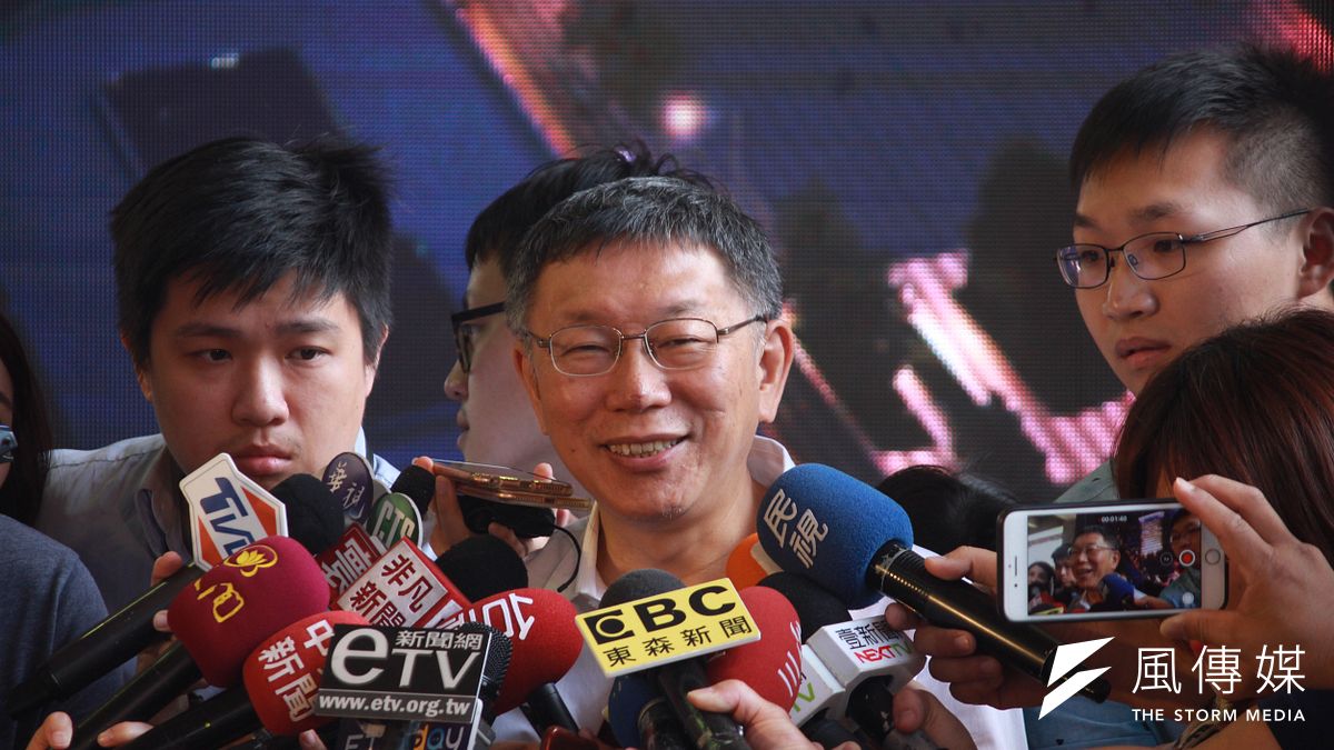 台北市長柯文哲23日上午出席內科之心BOT案上梁典禮,針對高雄市長韓國瑜參選總統與否,柯文哲表示「我看他沉不住了」。(方炳超攝) 台北市長柯文哲23日上午出席內科之心BOT案上梁典禮,針對高雄市長韓國瑜參選總統與否,柯文哲表示「我看他沉不住了」。(方炳超攝)