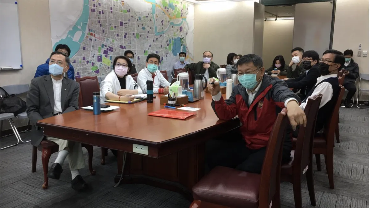 柯文哲(右一)認為不應過度解讀個人言論。(台北市政府提供)