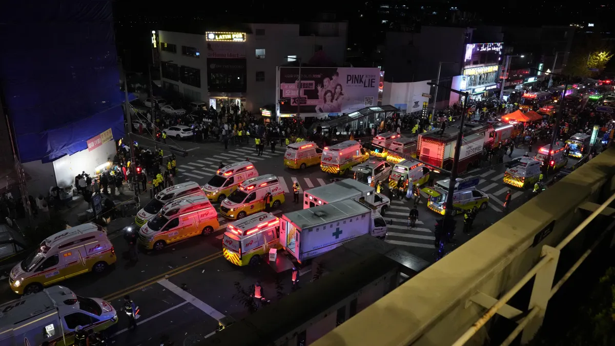 2022年10月29日,南韓首爾梨泰院商圈爆發大規模人群擠壓踩踏意外(AP)