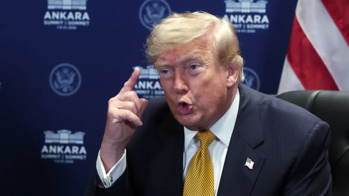 トルコのアンカラでNATO首脳会議に出席したトランプ米大統領。(AP通信)
