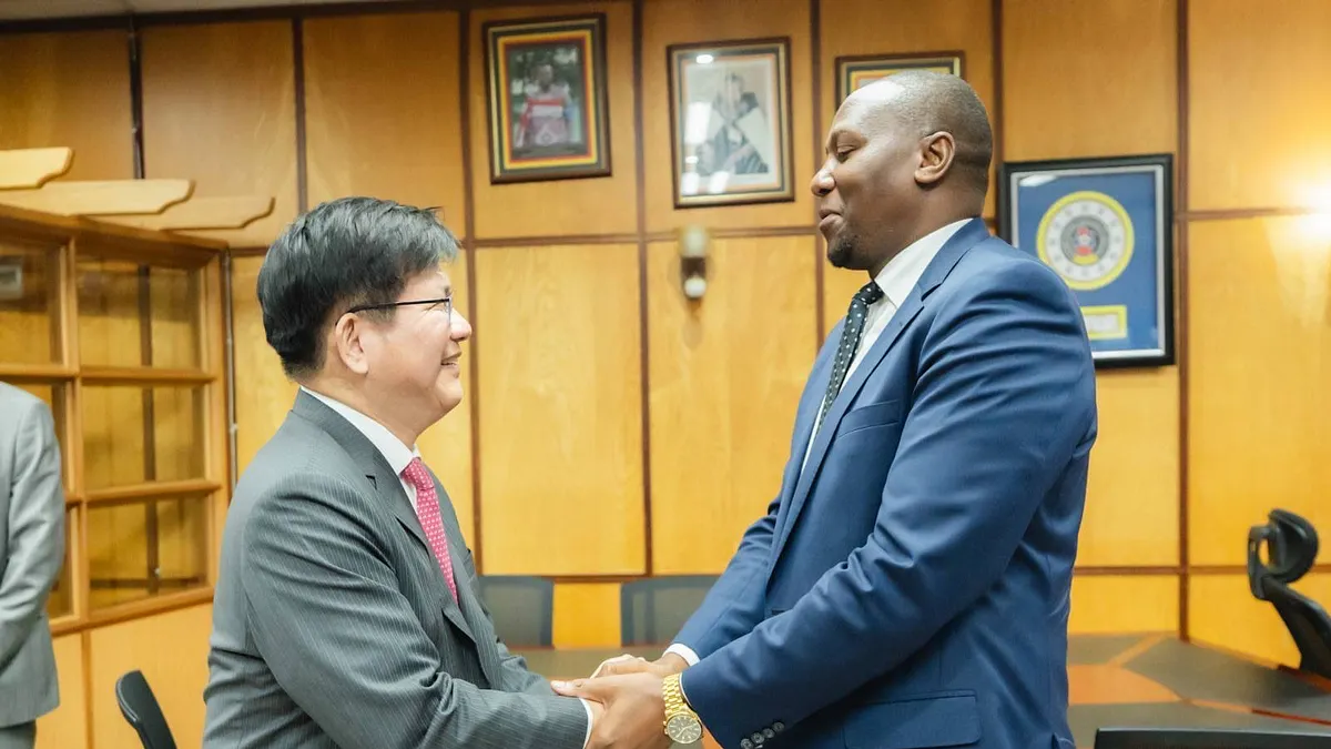 去年,我外交部長林佳龍以總統特使身分出訪我國在非洲唯一友邦史瓦帝尼,並與史國總理戴羅素(Russell Dlamini)會晤。(外交部提供)