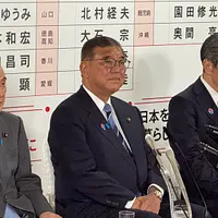 日本参議院総選挙で大敗を喫する可能性のある自民党の雰囲気は重苦しく、日本の首相石破茂氏(中央)も開票センター会場に姿を現した。(写真/黄信維撮影) 日本参議院総選挙で大敗を喫する可能性のある自民党の雰囲気は重苦しく、日本の首相石破茂氏(中央)も開票センター会場に姿を現した。(写真/黄信維撮影)