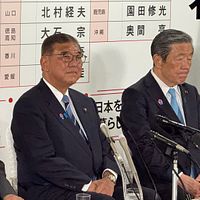 日本参議院総選挙で大敗を喫する可能性のある自民党の雰囲気は重苦しく、日本の首相石破茂氏(中央)も開票センター会場に姿を現した。(写真/黄信維撮影) 日本参議院総選挙で大敗を喫する可能性のある自民党の雰囲気は重苦しく、日本の首相石破茂氏(中央)も開票センター会場に姿を現した。(写真/黄信維撮影)