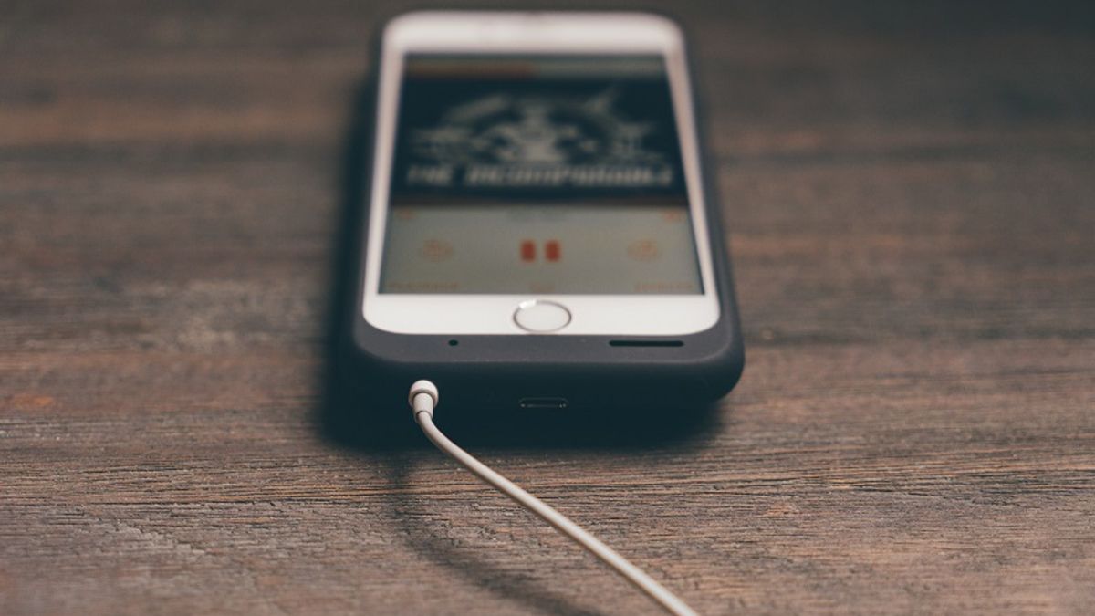 蘋果、三星、華碩為台灣市佔前三大的手機品牌,但蘋果、三星都已經落實減用PVC的承諾,華碩卻「已讀不回」。(圖/unsplash) 蘋果、三星、華碩為台灣市佔前三大的手機品牌,但蘋果、三星都已經落實減用PVC的承諾,華碩卻「已讀不回」。(圖/unsplash)