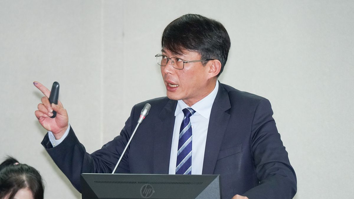 立委黃國昌17日出席立院司法委員會質詢。(蔡親傑攝) 立委黃國昌17日出席立院司法委員會質詢。(蔡親傑攝)