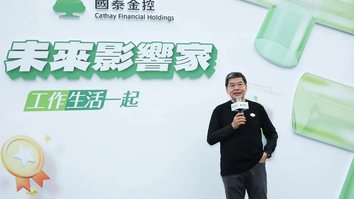 國泰金控今(30)日傍晚公告,普通股分派現金股利每股2元,圖為國泰金總經理李長庚出席台大徵才博覽會。(圖片來源:國泰金控)