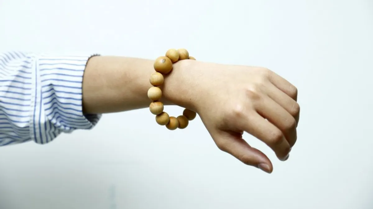 從佛教到道教,宏碁(acer)今年將跨入天主教智慧穿戴,獨吃宗教市場。(圖/侯俊偉,數位時代提供) 從佛教到道教,宏碁(acer)今年將跨入天主教智慧穿戴,獨吃宗教市場。(圖/侯俊偉,數位時代提供)