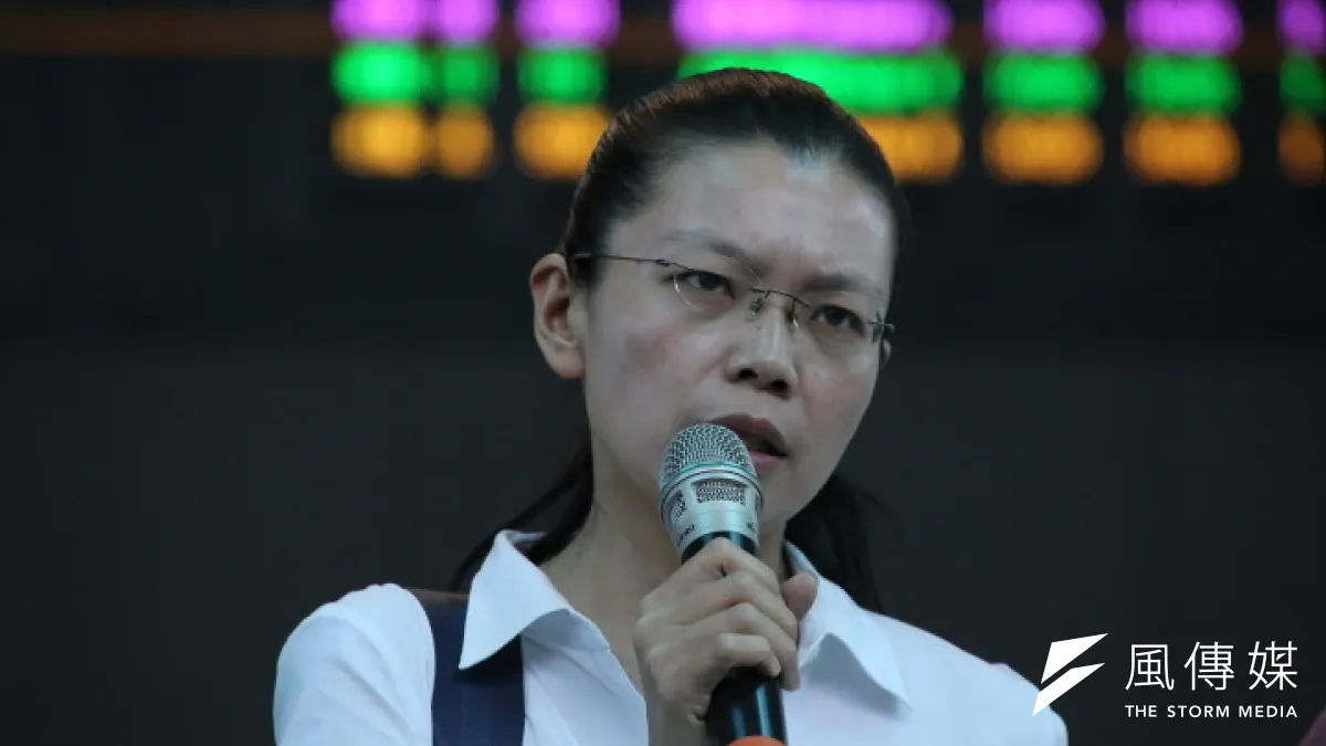 幾次接到李凈瑜請教電話的綠營人士就說,每次電話一來,李就是泣不成聲許久,然後才能勉強開口提問,作為多年熟識友人,除了心疼,也就只能心疼。(石秀娟攝)