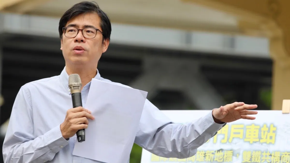 民進黨高雄市長候選人陳其邁表示,未來他擔任市長,將啟動大車站計畫,對左營新站、高雄車站及鳯山車站周邊進行公辦都更,透過場站開發活絡商圈及社區。(陳其邁競選辦公室提供)