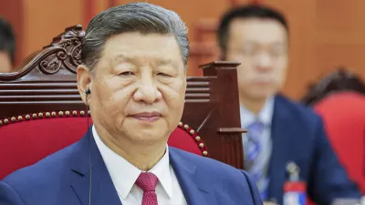 中國國家主席習近平川普亂打關稅戰相應不理,却啓程東南亞進行國事訪問。(美聯社)