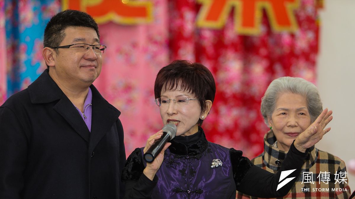 新北市議員陳鴻源(左)父親陳明雄入主國賓大地環保事業公司,積極推動古亭市場都更案,疑利用人頭蒐購部分都更土地,使應有分及共有分超過1/2門檻,藉此取得都更優先承購權牟利,(資料照,陳明仁攝) 新北市議員陳鴻源(左)父親陳明雄入主國賓大地環保事業公司,積極推動古亭市場都更案,疑利用人頭蒐購部分都更土地,使應有分及共有分超過1/2門檻,藉此取得都更優先承購權牟利,(資料照,陳明仁攝)