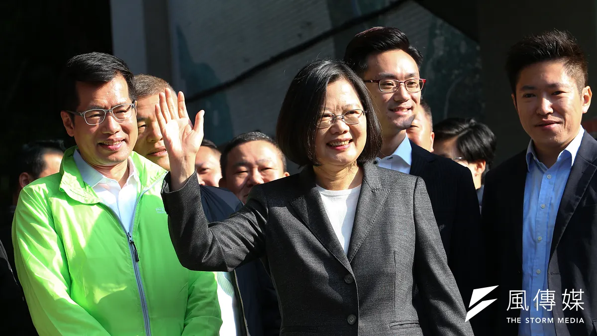 依照蔡英文總統連任辦公室的規劃,蔡英文(見圖)當選後,競選總部前現場將會噴出慶祝勝選的「紙花」。(顏麟宇攝)