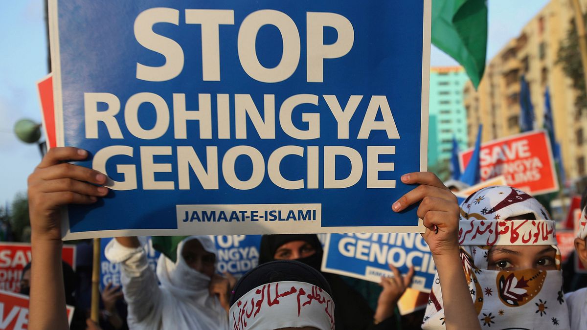 巴基斯坦一名穆斯林少女10日走上第一大城喀拉蚩的街頭,抗議緬甸政府迫害該國穆斯林少數民族羅興亞人(AP) 巴基斯坦一名穆斯林少女10日走上第一大城喀拉蚩的街頭,抗議緬甸政府迫害該國穆斯林少數民族羅興亞人(AP)