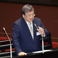 立法院全院委員會20日繼續審查監察院人事同意權案,邀請監察委員被提名人邱泰源(圖)列席,接受朝野立委詢問。(中央社) 立法院全院委員會20日繼續審查監察院人事同意權案,邀請監察委員被提名人邱泰源(圖)列席,接受朝野立委詢問。(中央社)