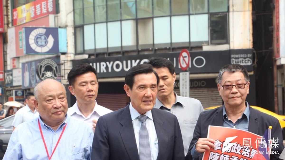 前總統馬英九洩密案二審改判有罪,馬英九(中)下午於西門町紅樓舉行記者會,對上午審判發表聲明,表示一定上訴。(陳韡誌攝) 前總統馬英九洩密案二審改判有罪,馬英九(中)下午於西門町紅樓舉行記者會,對上午審判發表聲明,表示一定上訴。(陳韡誌攝)