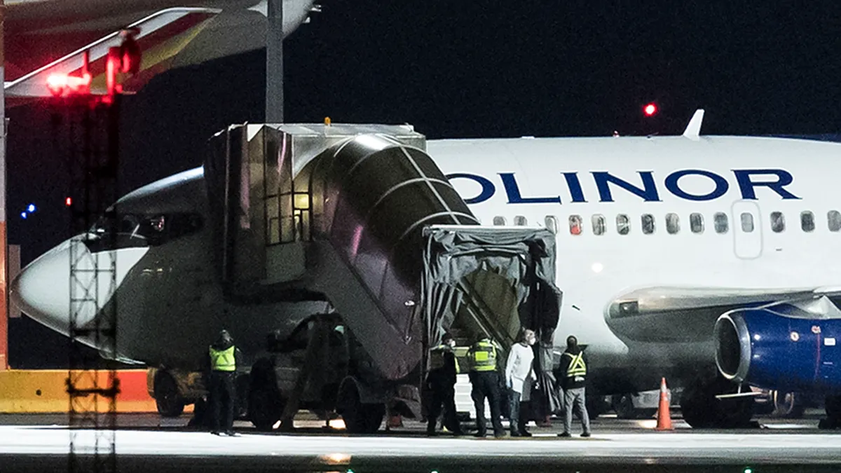 武漢肺炎疫情危機,美國第三波撤僑專機7日抵達加州與德州。(AP)