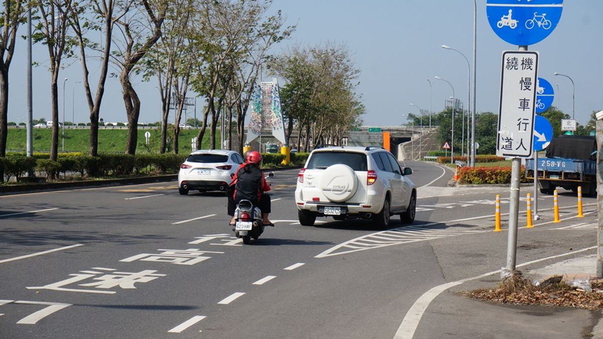 騎士行駛快車道易發生事故 警呼籲勿貪圖方便 騎士行駛快車道易發生事故 警呼籲勿貪圖方便