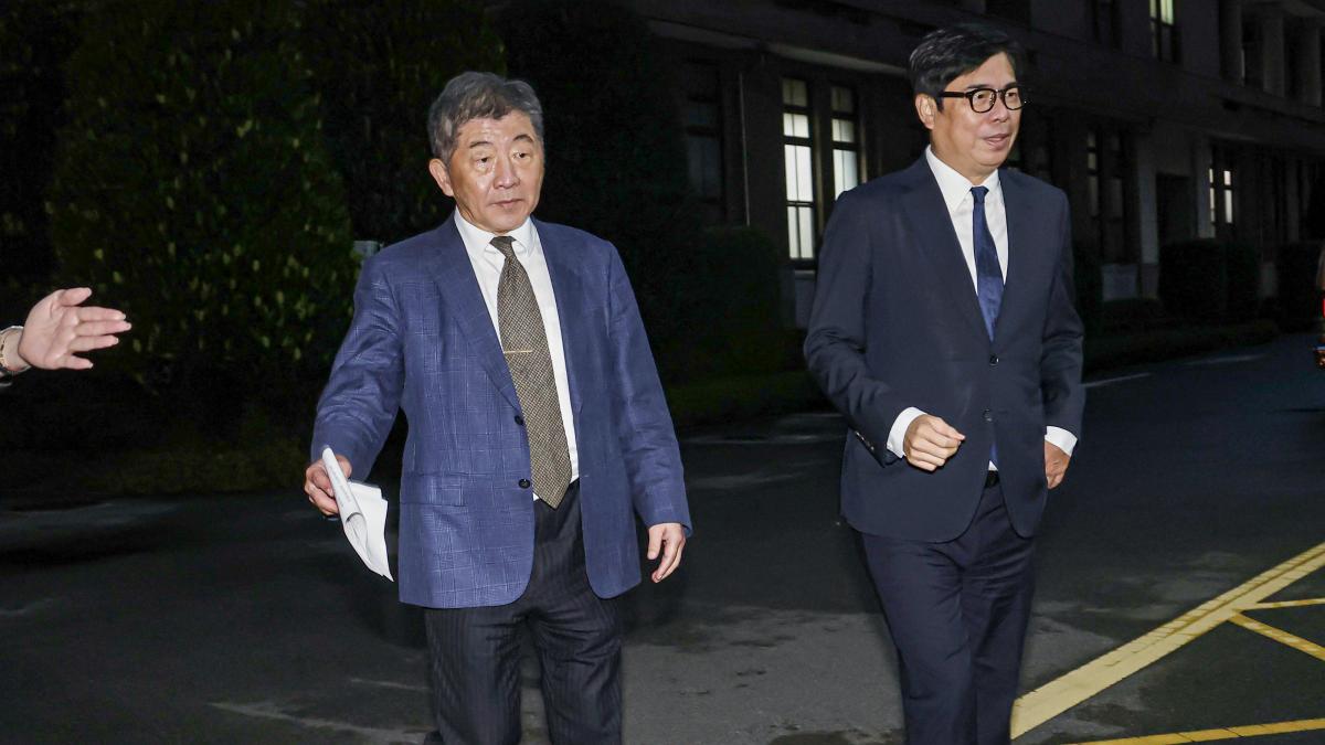 毒油案延燒,陳時中跑酒攤照片曝光?他酸喝得安心嗎 綠委反嗆看圖編故事