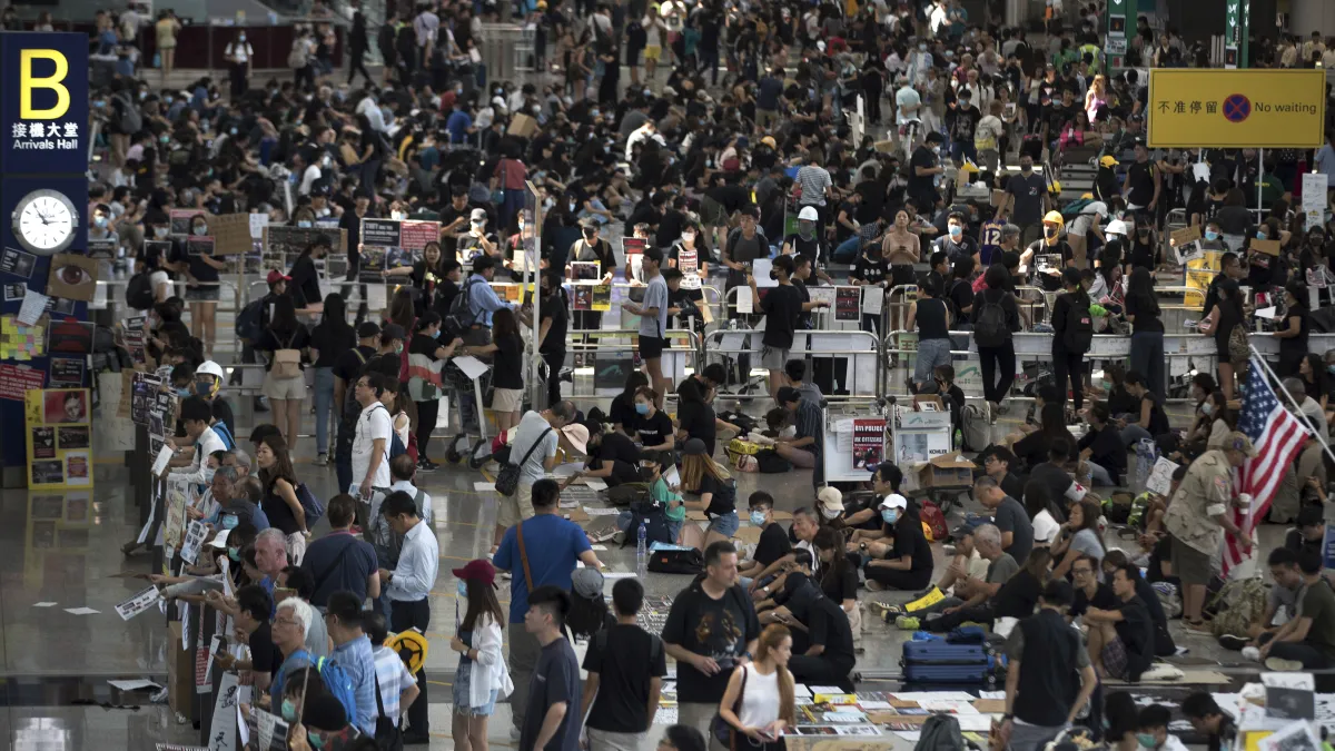 2019年8月13日,香港機場再度被反送中示威群眾佔領癱瘓(AP)