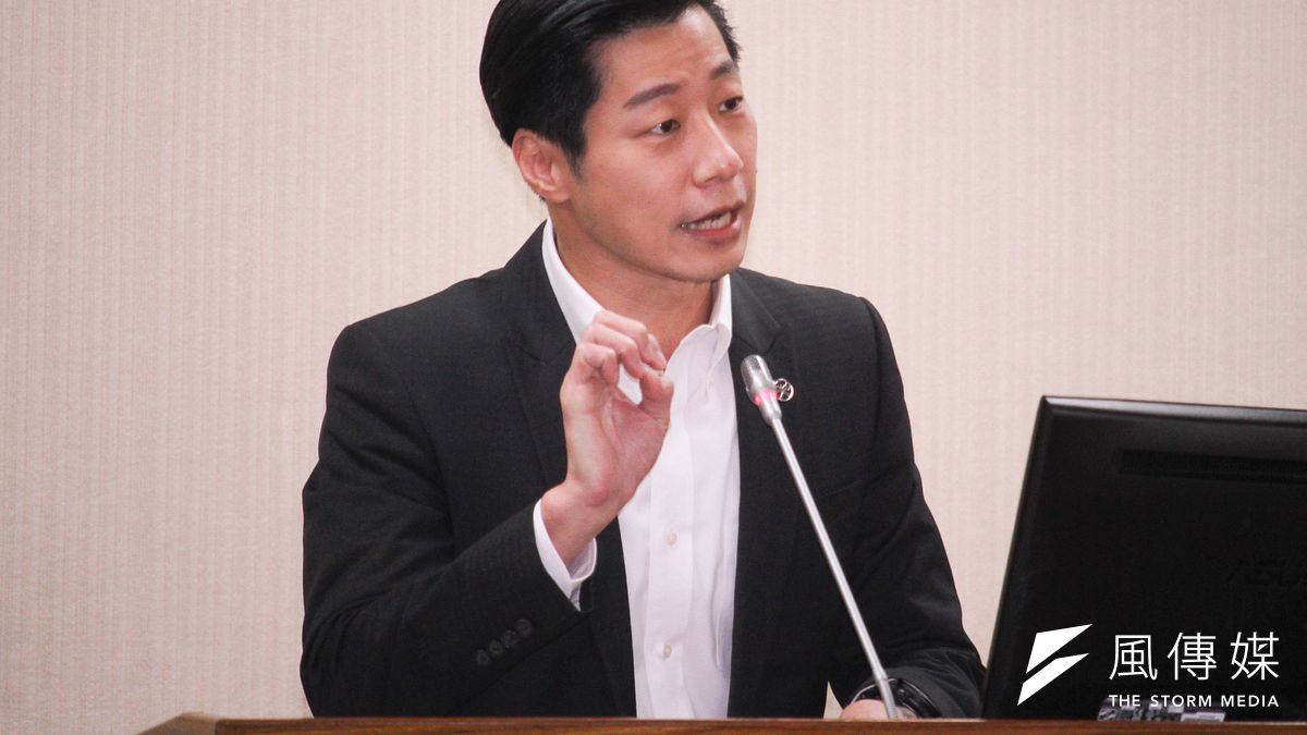 無黨籍立委林昶佐因沒有替選區台北市中正萬華區發聲,遭民眾發起「罷免」聯署。(資料照,蔡親傑攝) 無黨籍立委林昶佐因沒有替選區台北市中正萬華區發聲,遭民眾發起「罷免」聯署。(資料照,蔡親傑攝)