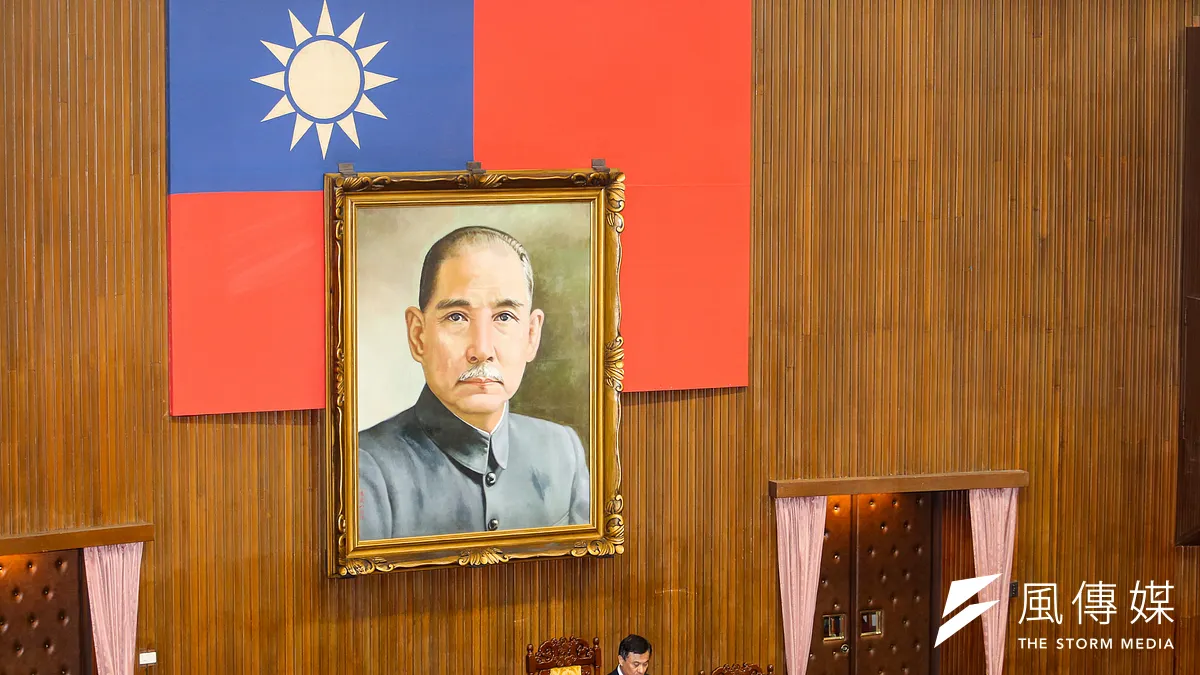 立法院長蘇嘉全15日召集協商肯亞案後,在議場宣讀朝野黨團共同聲明。(陳明仁攝)