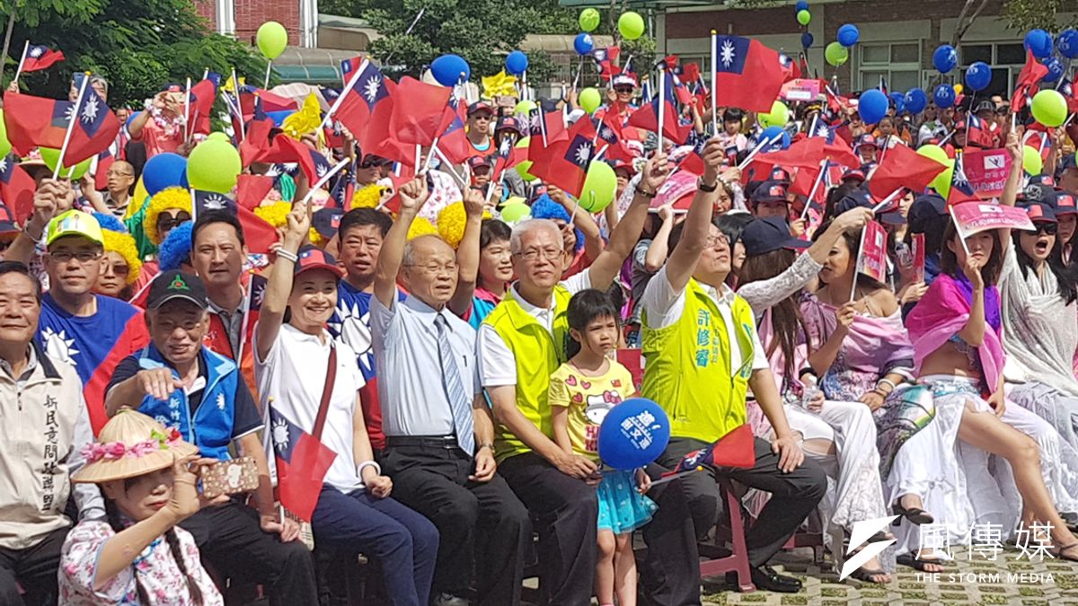 新竹市議會舉辦國慶嘉年華慶祝活動,吸引2千位民眾熱情參與。(圖/方詠騰攝) 新竹市議會舉辦國慶嘉年華慶祝活動,吸引2千位民眾熱情參與。(圖/方詠騰攝)