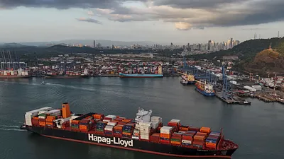 中國政府要求國有企業暫停與香港首富李嘉誠相關企業啟動新的合作,顯示出北京方面針對長和剝離巴拿馬業務的計劃,繼續向其施壓。(美聯社)