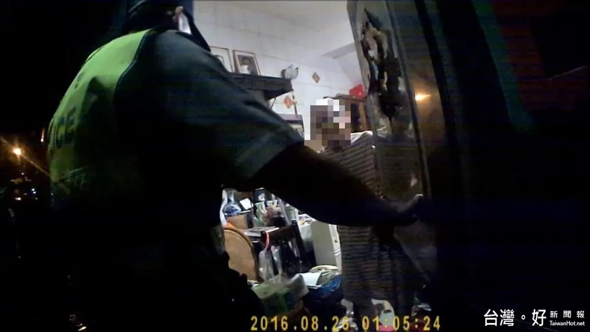 欲外出卻不慎反鎖家門 老婦人求警協助脫困