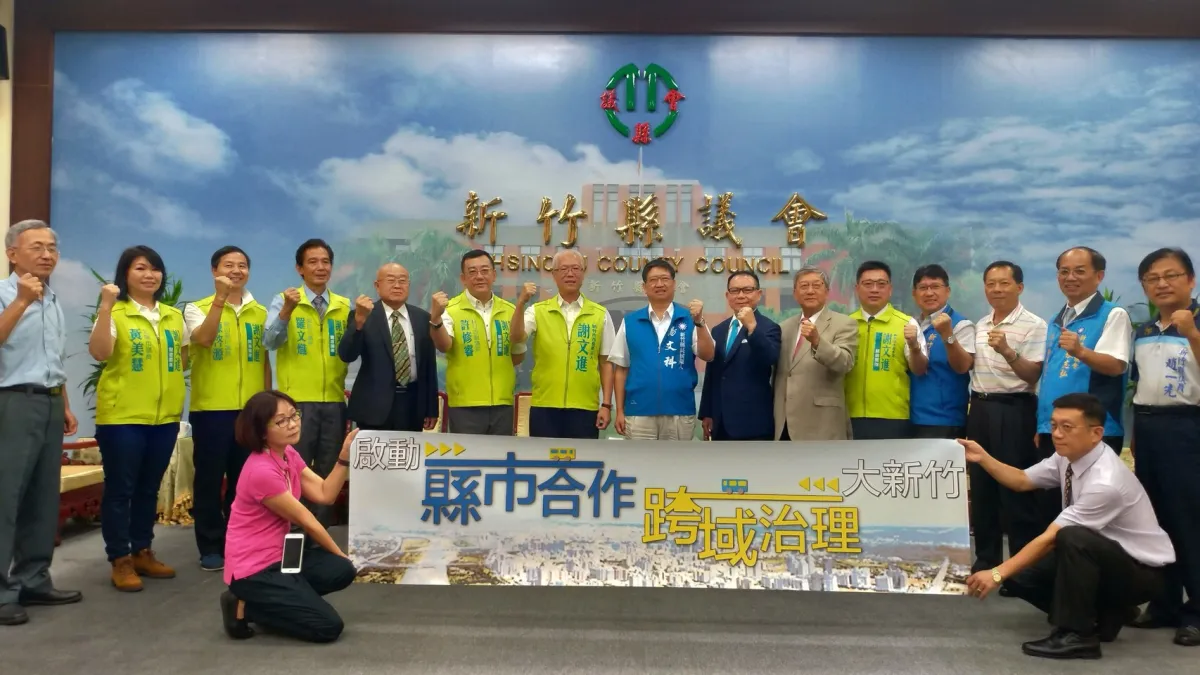 無黨籍新竹市長參選人謝文進議長9日拜訪新竹縣議會,針對交通、水資源、垃圾處理等公共議題進行初步合作會談。(圖/謝文進競選總部提供)