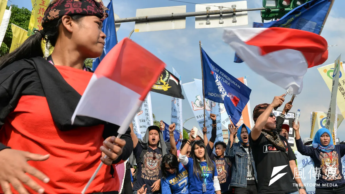 移工大遊行於30日登場,勞工團體並要求政府盡速落實喘息服務等各項移工政策。(甘岱民攝)