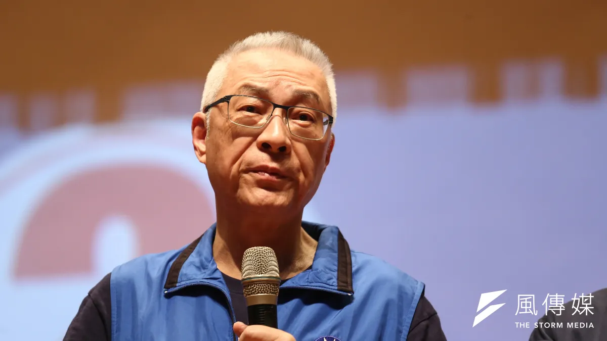 國民黨主席吳敦義(見圖)17日到高雄輔選,卻脫口以「肥滋滋大母豬」暗諷總統府祕書長陳菊,引發爭議。國民黨中央晚間發出「吳主席聲明」,坦言「形容詞不當」,並表達「深感抱歉」。(資料照,陳品佑攝)