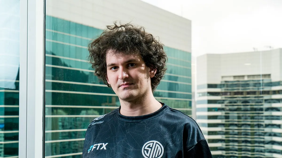 FTX創辦人SBF在29歲就成為「少年幣神」,如今一夕間跌落神壇。(圖/取自SBF推特) FTX創辦人SBF在29歲就成為「少年幣神」,如今一夕間跌落神壇。(圖/取自SBF推特)