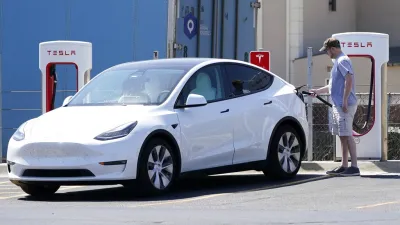 國泰電動車ETF將於7月1日上市,30檔成分股一次看。(示意圖/美聯社)