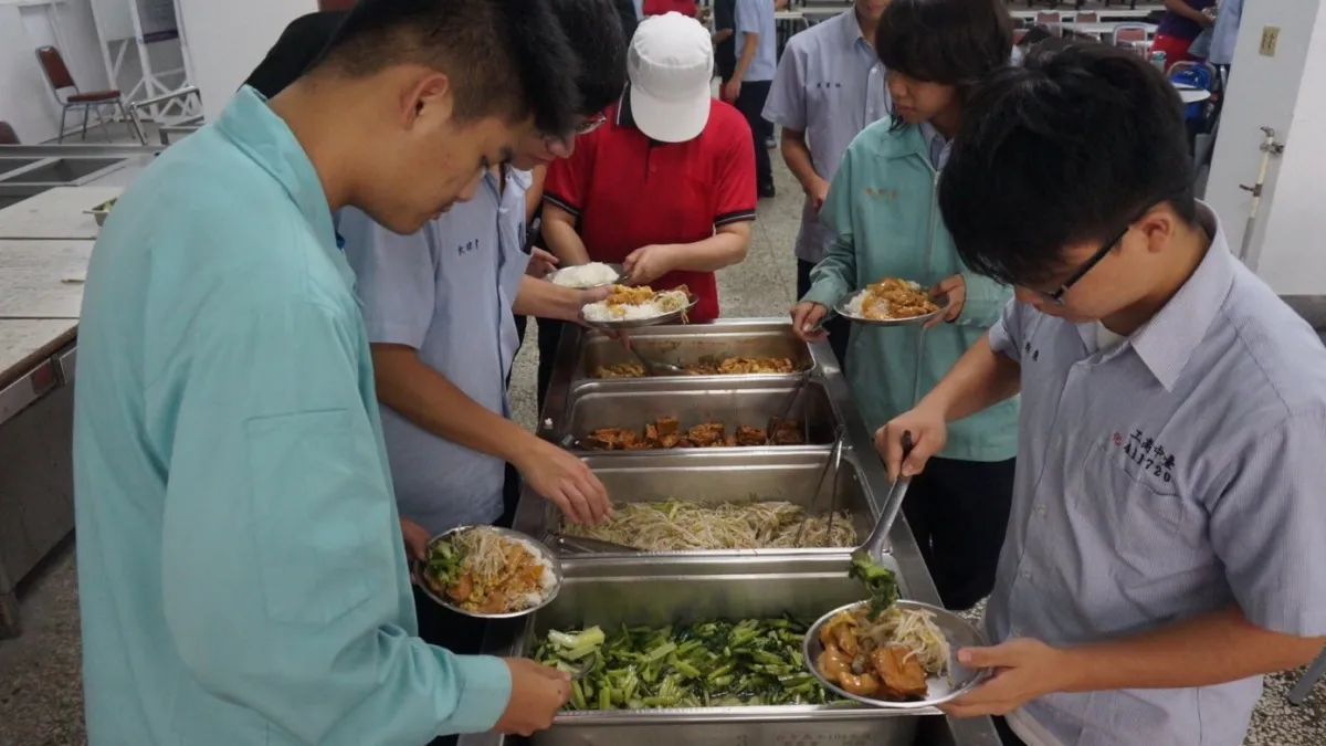 台中高工蔬食日 有機蔬菜自己種