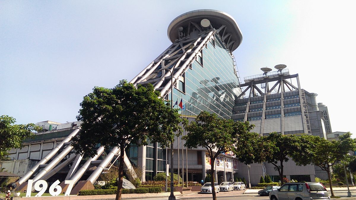 華視董事會以臨時動議方式,閃電提出資產活化方案總值200億元的華視園區將變身成為主題飯店和e-Tower。(取自wikiwand網站) 華視董事會以臨時動議方式,閃電提出資產活化方案總值200億元的華視園區將變身成為主題飯店和e-Tower。(取自wikiwand網站)