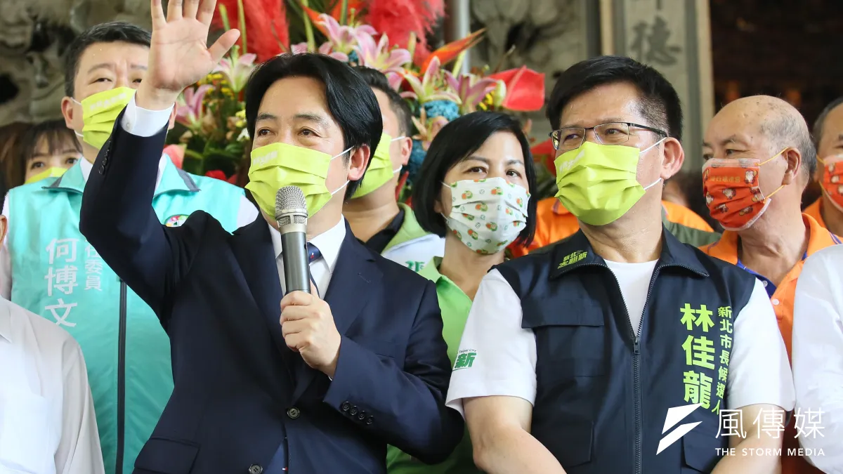 副總統賴清德(左)輔選民進黨新北市長參選人林佳龍(右),否定媒體五星級縣市長的評鑑,形同也打臉同黨五星級縣長潘孟安。(柯承惠攝)