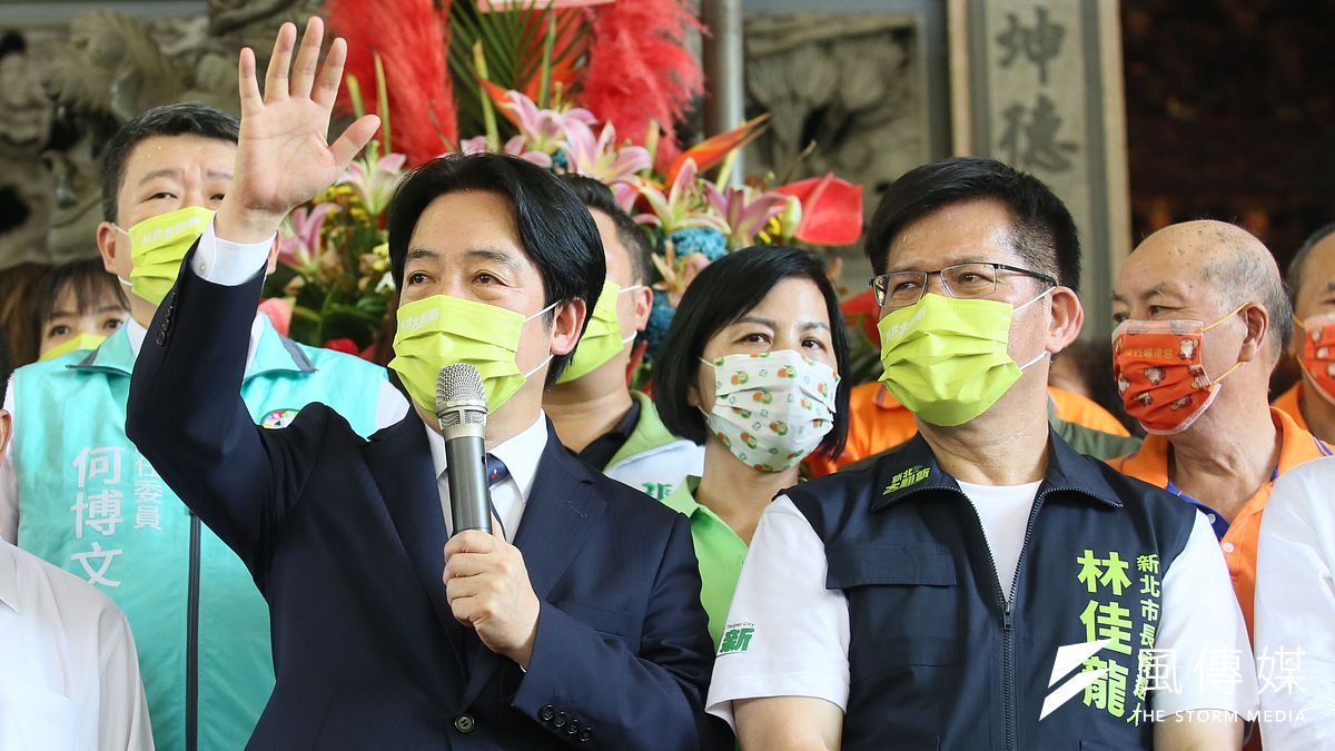 副總統賴清德(左)輔選民進黨新北市長參選人林佳龍(右),否定媒體五星級縣市長的評鑑,形同也打臉同黨五星級縣長潘孟安。(柯承惠攝) 副總統賴清德(左)輔選民進黨新北市長參選人林佳龍(右),否定媒體五星級縣市長的評鑑,形同也打臉同黨五星級縣長潘孟安。(柯承惠攝)