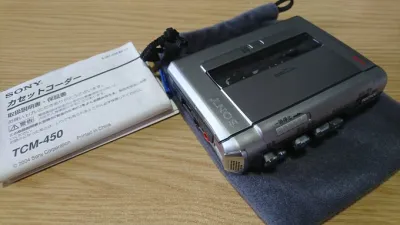 還記得過去人手一台的磁帶錄音機嗎,Sony經營之聖又是如何創造需求,讓這個乏人問津的商品走向國際?(圖/Twitter@yasmatu1970)