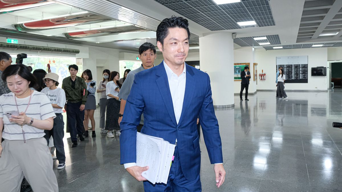 蔣萬安宣布台北正常上班上課 臉書秒變「大型溺水現場」:市長我咕嚕咕嚕