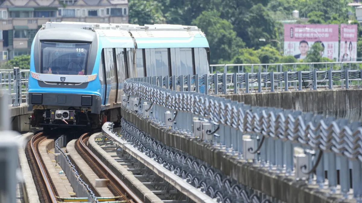 為了讓更多民眾體驗捷運帶來的便利,捷運三鶯線即日起至 8 月 31 日 止實施全線免費搭乘。(圖/中央社記者鄭清元攝)