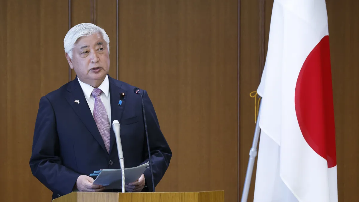 日本將強化與印度的防衛合作提供戰略契機,不僅出口高端「獨角獸天線」給印度,還考慮納入印度共同開發第六代戰機GCAP。圖為日本國防大臣中谷元。(美聯社)