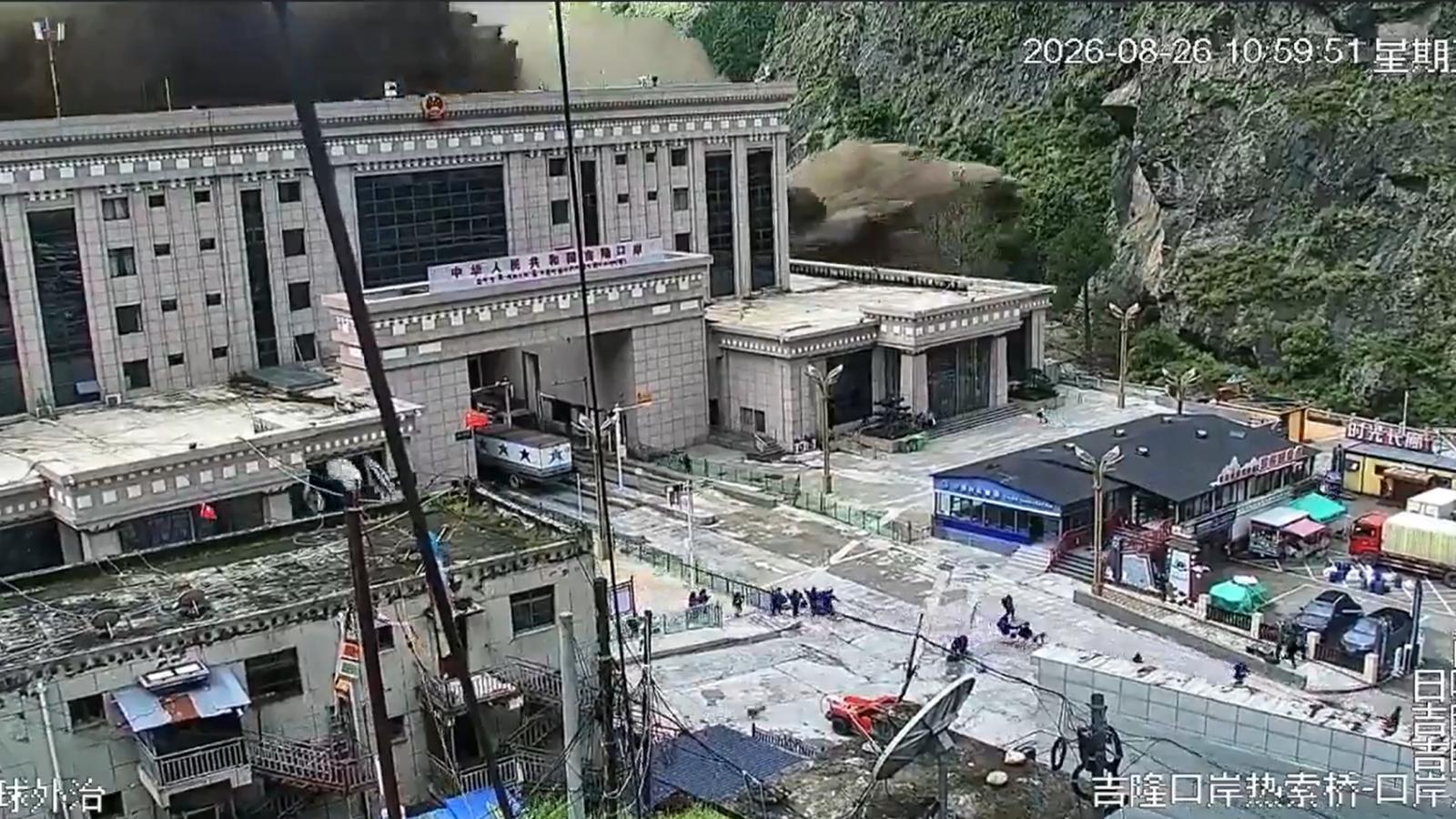吉隆口岸為何有那麼多人?BBC:這裡可以通往四教聖山,是最受朝聖者歡迎的路線