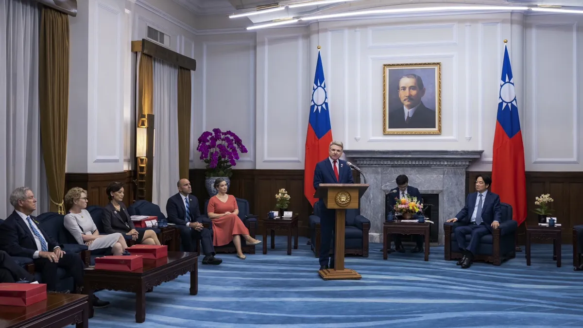 2024年5月27日,我國新總統賴清德接見來台灣的美國聯邦眾議院外交委員會主席麥考爾訪團。(AP)