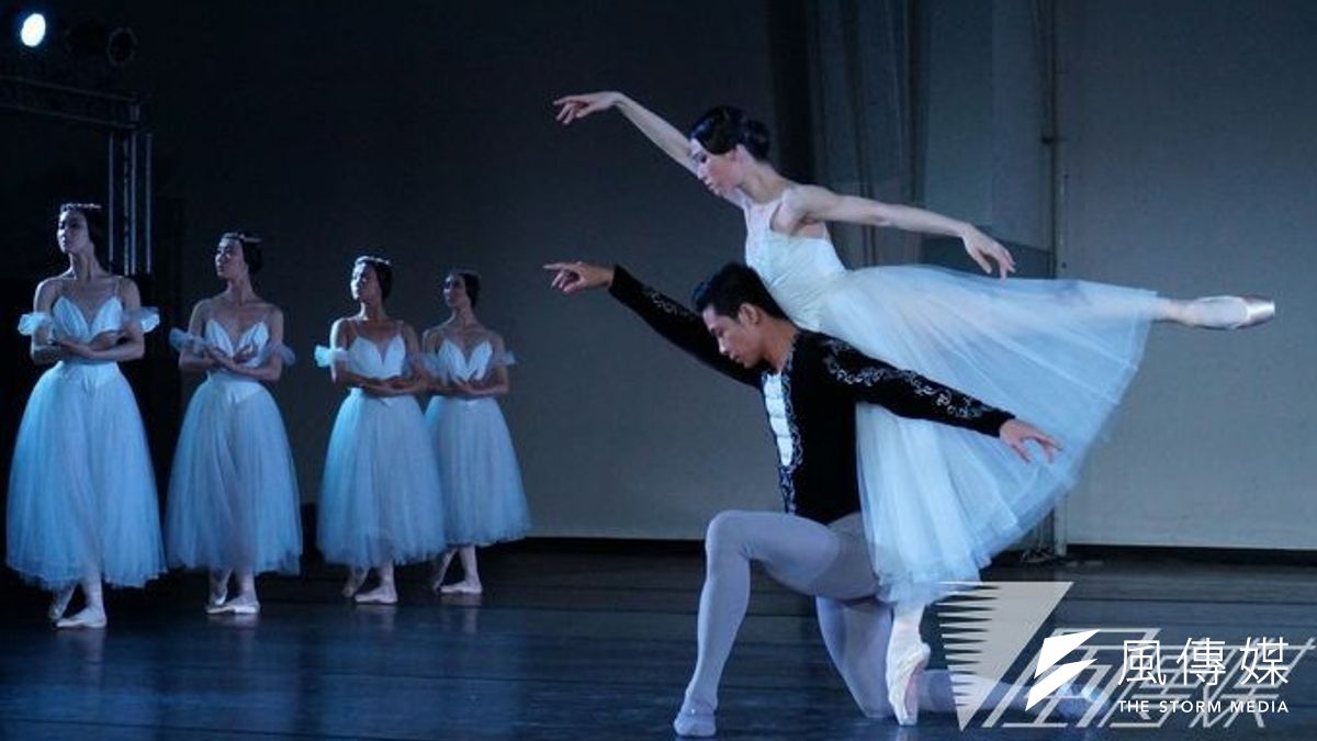 中國中央芭蕾舞團演出《吉賽爾》芭蕾舞橋段。(王彥喬攝) 中國中央芭蕾舞團演出《吉賽爾》芭蕾舞橋段。(王彥喬攝)