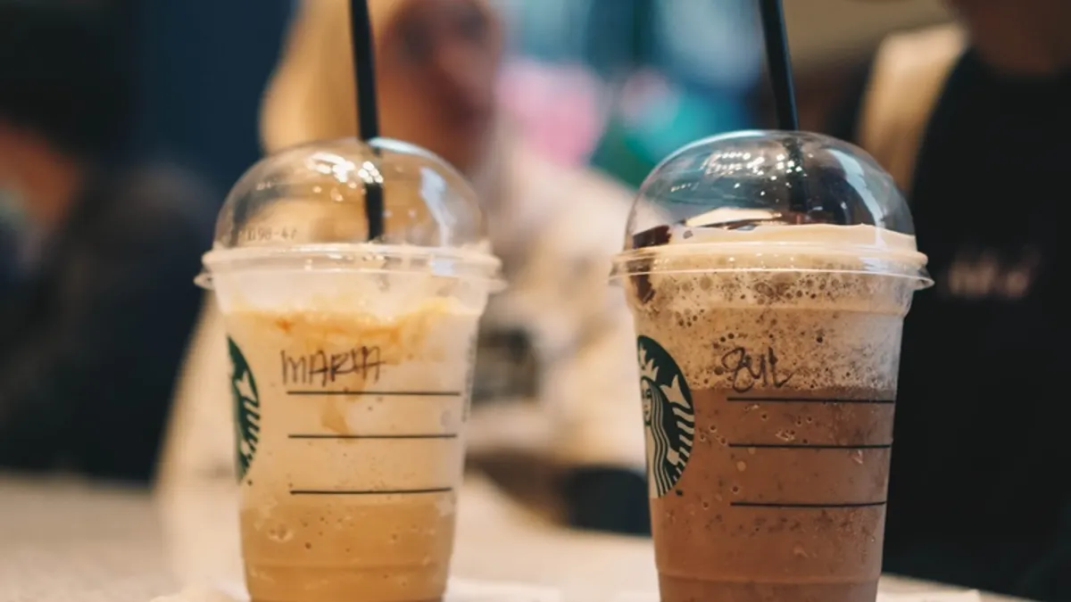 迎接炎炎夏日的七月,星巴克、7-11、全家、萊爾富紛紛祭出優惠。(示意圖/取自unsplash) 迎接炎炎夏日的七月,星巴克、7-11、全家、萊爾富紛紛祭出優惠。(示意圖/取自unsplash)