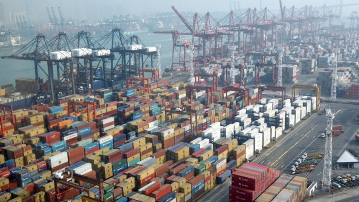 香港青衣貨櫃碼頭附近的一個回收場起火,案件暫列縱火。(BBC中文網) 香港青衣貨櫃碼頭附近的一個回收場起火,案件暫列縱火。(BBC中文網)