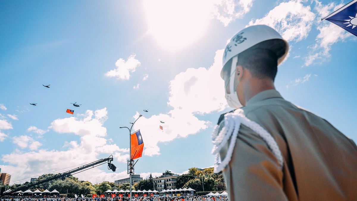 憲兵211營古姓憲兵於本月初執勤時自戕身亡,事後遭爆出「血汗班表」,憲兵指揮部憲參謀長呂正芳今日認了確有此事。(圖/翻攝自中華民國憲兵指揮部粉專,非當事人) 憲兵211營古姓憲兵於本月初執勤時自戕身亡,事後遭爆出「血汗班表」,憲兵指揮部憲參謀長呂正芳今日認了確有此事。(圖/翻攝自中華民國憲兵指揮部粉專,非當事人)