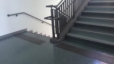 作者認為,打造無障礙空間是這個國家榮譽的記號, 代表這個國家不自私又先進。圖為2018年內政部公進行共建築物無障礙環境督導考核。(資料照,內政部提供)